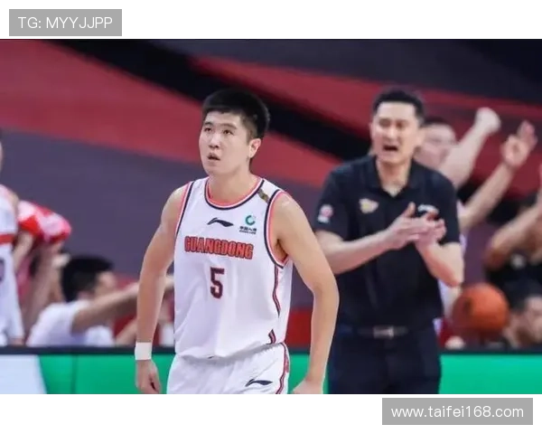 山西队签约外援黑根斯上赛季新疆表现出色场均贡献数据分析